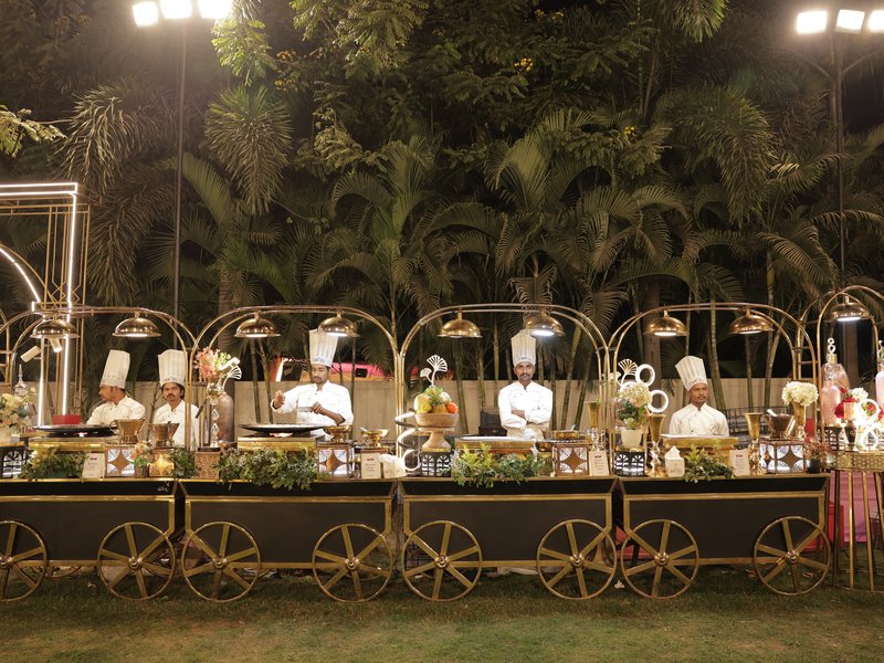 Royal Carriage Wheeled Live Buffet Counters